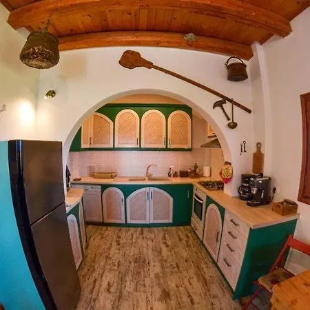 Cosy Kalavria Apartment *