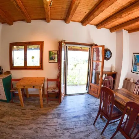 Cosy Kalavria Apartment *